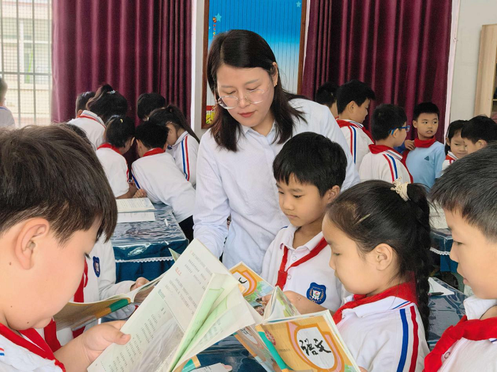 深耕课堂提质效 听课评课促成长 ——民权县育才小学语文组听评课 深耕课堂提质效 听课评课促成长 ——民权县育才小学语文组听评课