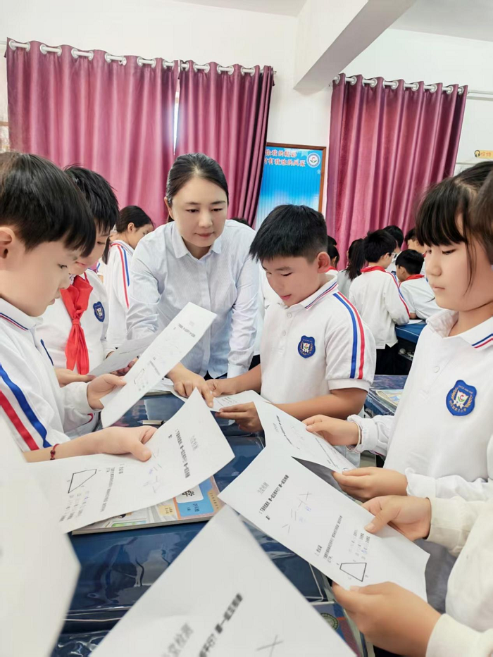 深耕数学课堂 聚力教研共进 ----------民权县育才小学数学 深耕数学课堂 聚力教研共进 ----------民权县育才小学数学