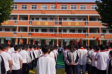 飘扬红领巾 光荣少先队 ——民权县育才小学新少