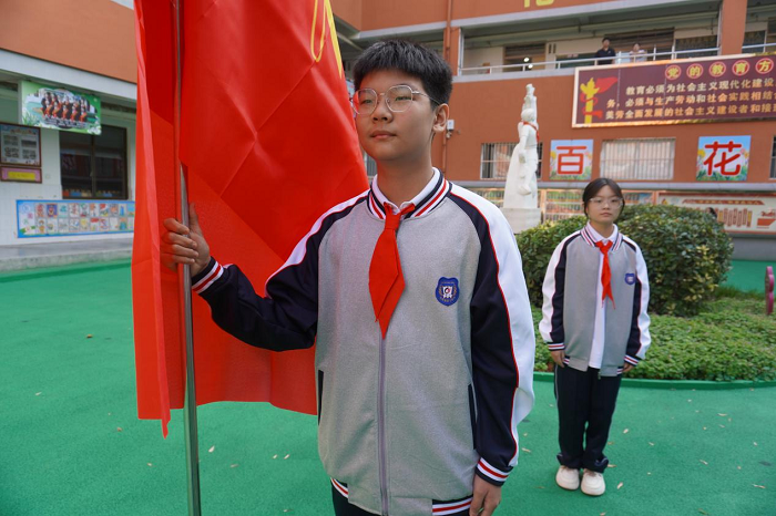 飘扬红领巾 光荣少先队 ——民权县育才小学新少先队员入队仪式 飘扬红领巾 光荣少先队 ——民权县育才小学新少先队员入队仪式