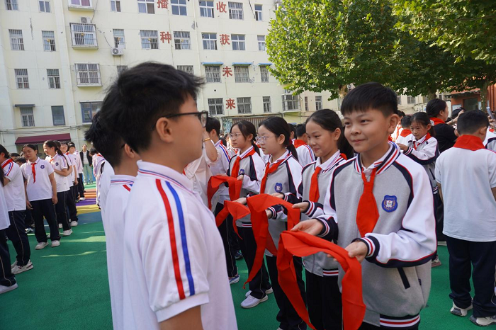 飘扬红领巾 光荣少先队 ——民权县育才小学新少先队员入队仪式 飘扬红领巾 光荣少先队 ——民权县育才小学新少先队员入队仪式