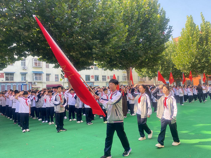 飘扬红领巾 光荣少先队 ——民权县育才小学新少先队员入队仪式 飘扬红领巾 光荣少先队 ——民权县育才小学新少先队员入队仪式