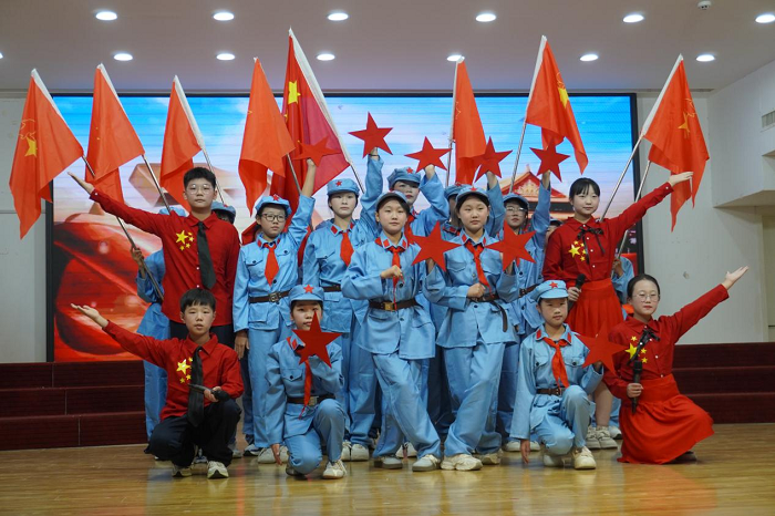 诵红色经典 做强国少年 ——民权县育才小学高年级爱国诗词诵读大