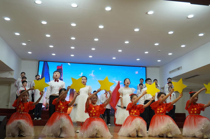 诵红色经典 做强国少年 ——民权县育才小学高年级爱国诗词诵读大