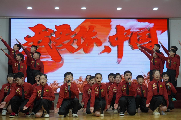 诵红色经典 做强国少年 ——民权县育才小学高年级爱国诗词诵读大